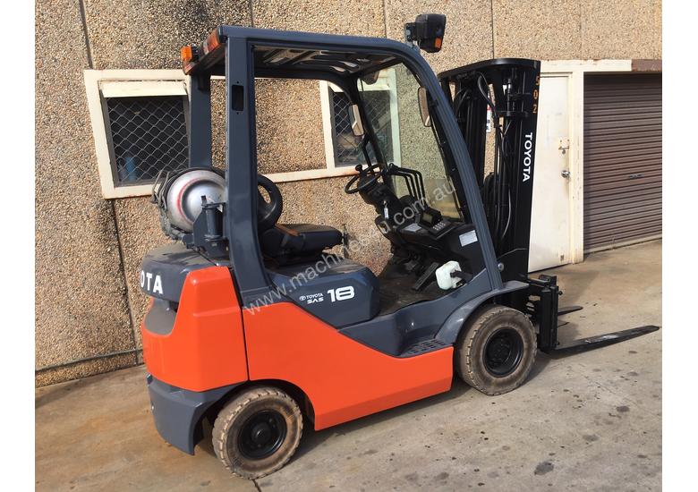 caption Toyota Container Mast Forklift