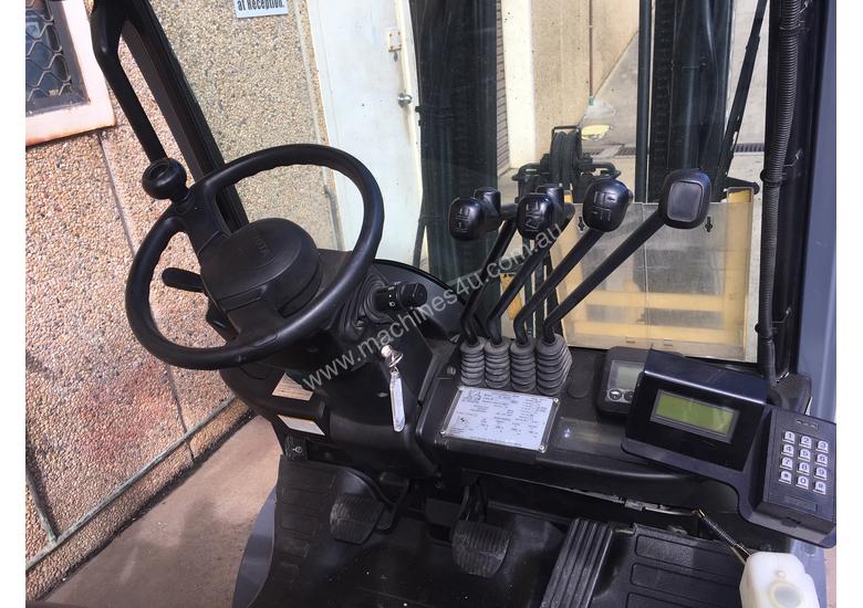 caption Toyota Container Mast Forklift