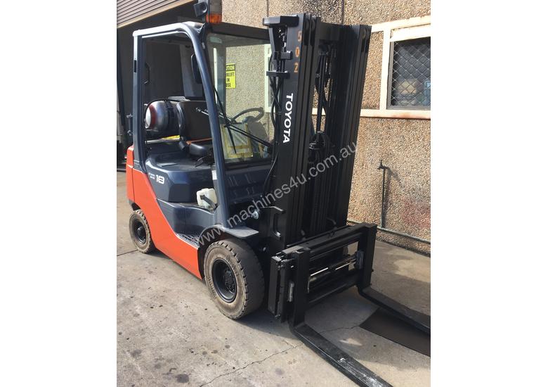 caption Toyota Container Mast Forklift