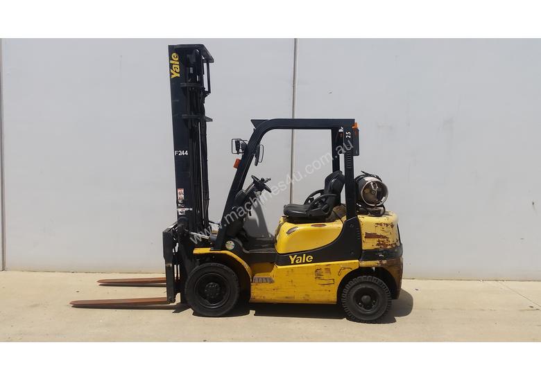 caption 2.5T Counterbalance Forklift