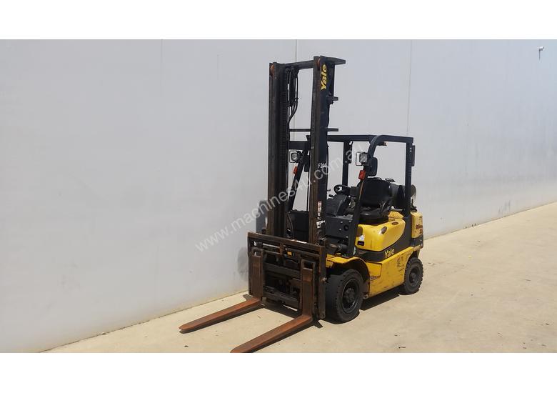 caption 2.5T Counterbalance Forklift
