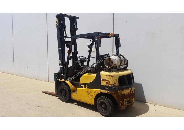 caption 2.5T Counterbalance Forklift