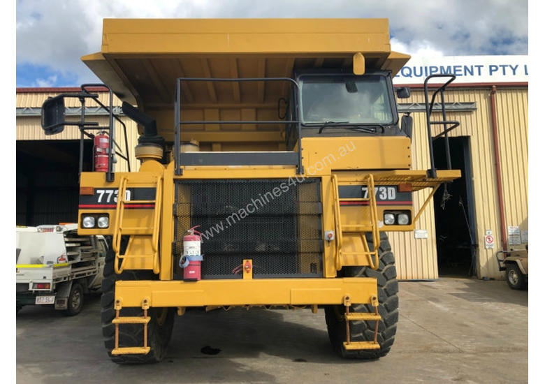 caption Caterpillar 773D Rigid Off Highway Truck