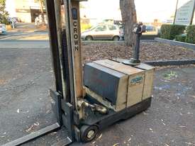 Forklift Walkie Crown Model 25 WCTF 15H Capacity 2500 lbs or 1.1 ton - picture0' - Click to enlarge