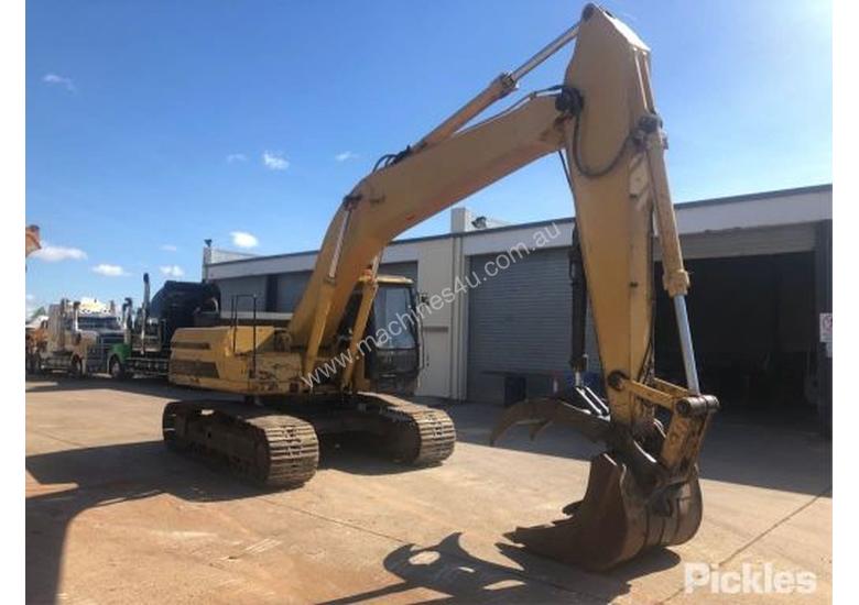caption 1993 Caterpillar 325