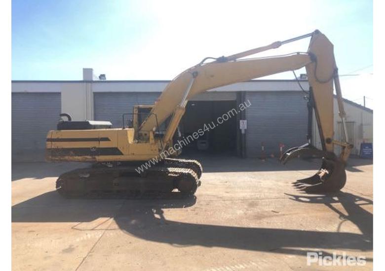 caption 1993 Caterpillar 325