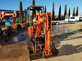 KUBOTA U17-3 EXCAVATOR WITH VERY LOW 571 HOURS AND BUCKETS - picture1' - Click to enlarge