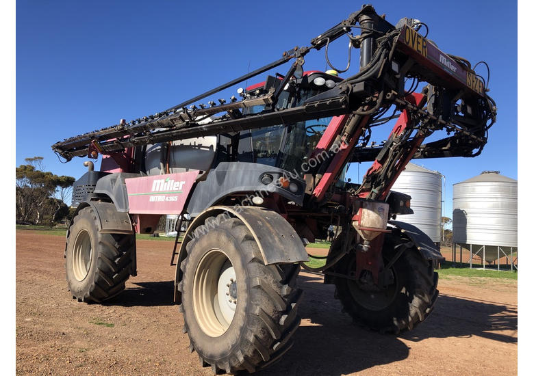 caption Miller Nitro 4365 Boom Spray Sprayer