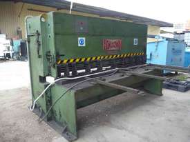HYDRACUT 2500MM WIDE  METAL GUILLOTINE - picture0' - Click to enlarge