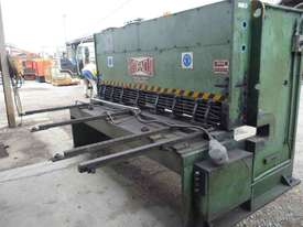 HYDRACUT 2500MM WIDE  METAL GUILLOTINE - picture1' - Click to enlarge