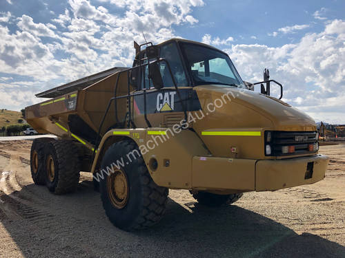 Caterpillar 725 Articulated Dump Truck 