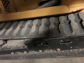 Vermeer mini skid steer with many attachments - picture2' - Click to enlarge