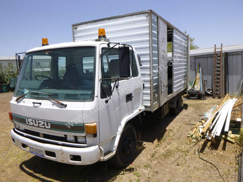 Isuzu FSR Pantech Truck