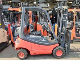 Linde Container Mast Forklift 07 Model 1.8 Ton Only $8000 plus gst - picture0' - Click to enlarge