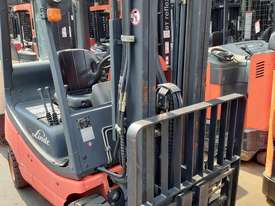 Linde Container Mast Forklift 07 Model 1.8 Ton Only $8000 plus gst - picture1' - Click to enlarge