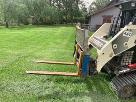 Tracked Skid Steer Loader - picture2' - Click to enlarge