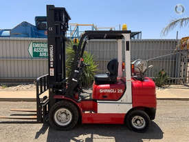 Shangli 2.5T LPG / Petrol Counterbalance Forklift - picture0' - Click to enlarge
