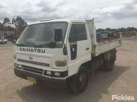 2005 Daihatsu Delta - picture2' - Click to enlarge