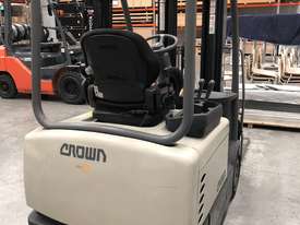 The SC 3-Wheel Crown Forklift - picture0' - Click to enlarge