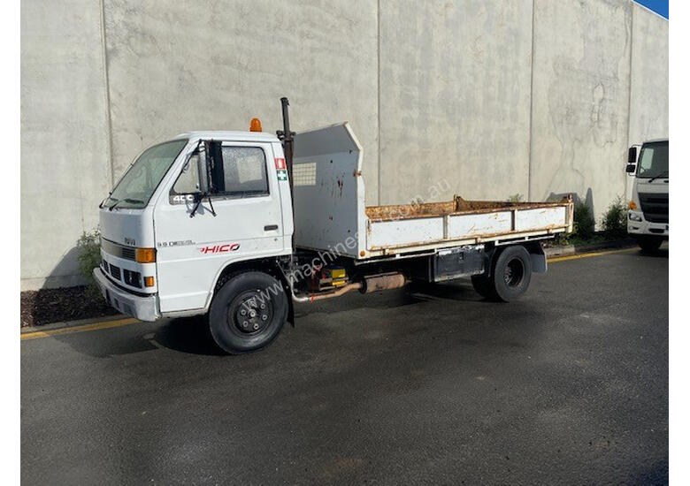 caption Isuzu NPR400 Tipper Truck