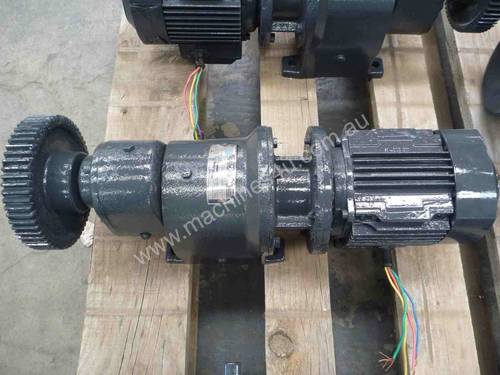 CHARLES & HUNTING 3 PHASE ELECTRIC REDUCTION BOX MOTOR GEAR BOX