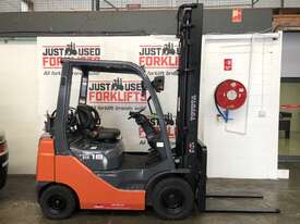 TOYOTA 8FG18 DELUXE S/N 33264 DUAL FUEL LPG/PETROL FORKLIFT 4.5 METER 2 STAGE  - picture1' - Click to enlarge