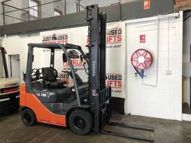 TOYOTA 8FG18 DELUXE S/N 33264 DUAL FUEL LPG/PETROL FORKLIFT 4.5 METER 2 STAGE  - picture2' - Click to enlarge