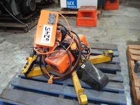 Hoist, Brand: Capacity: 1,000kg - picture0' - Click to enlarge