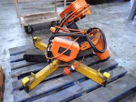 Hoist, Brand: Capacity: 1,000kg - picture0' - Click to enlarge