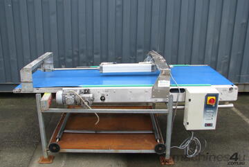 Adjustable Length Motorised Belt Conveyor - 2.3m long