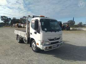 Hino Tradeace 300 616 - picture0' - Click to enlarge