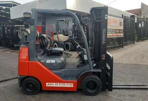 ACTIVE FORKLIFTS - Toyota Compact Forklift 2013 Model Container Entry 2.5 Ton 4.7m Lift solid tyres