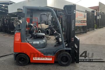 ACTIVE FORKLIFTS - Toyota Compact Forklift 2013 Model Container Entry 2.5 Ton 4.7m Lift solid tyres ACTIVE FORKLIFTS - Toyota Compact Forklift 2013 Model Container Entry 2.5 Ton 4.7m Lift solid tyres
