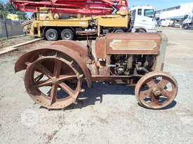 CIRCA 1930 HOWARD DH22 4X2 TRACTOR - picture1' - Click to enlarge