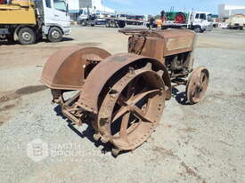 CIRCA 1930 HOWARD DH22 4X2 TRACTOR - picture0' - Click to enlarge