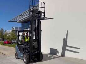 Royal Forklift 2.5T LPG & Petrol - Forklifts Australia - the Industry Leader! - picture1' - Click to enlarge