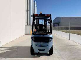 Royal Forklift 2.5T LPG & Petrol - Forklifts Australia - the Industry Leader! - picture2' - Click to enlarge