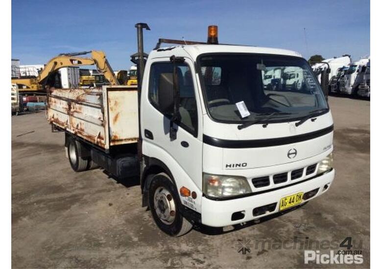 caption 2005 Hino Dutro U414 Hi Grade