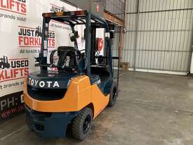  TOYOTA 8FG25 DELUXE S/N 39619 2.5 TON 2500 KG CAPACITY LPG GAS FORKLIFT 4300MM 3 STAGE CONTAINER MA - picture2' - Click to enlarge