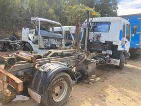 1999 ISUZU FRR 500 WRECKING STOCK #2036 - picture2' - Click to enlarge