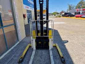 Hyster W25ZA2 1.1T Walkie Stacker - Hire - picture1' - Click to enlarge
