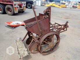 VINTAGE POTATO PLANTER - picture1' - Click to enlarge