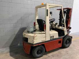 Nissan 2.5t LPG Forklift - picture1' - Click to enlarge