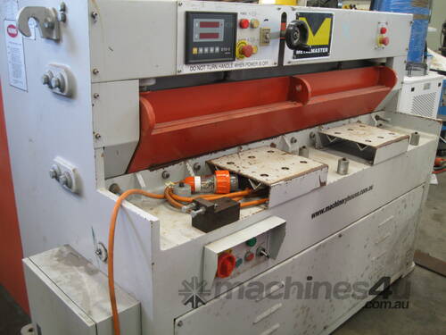 Used Metalmaster 1300mm x 4mm Hydraulic Guillotine with Power Backgauge