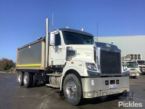 2019 Freightliner Coronado 114