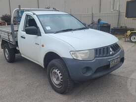 Mitsubishi Triton - picture0' - Click to enlarge