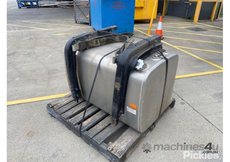 Used Hilton MFG Pty Ltd Truck Fuel Tank Unknown Capacity Tank Straps