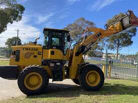 2023 UHI 100HP UWL250 2.5T Load Capacity Wheel Loader - picture2' - Click to enlarge