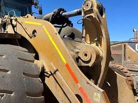 Caterpillar 988K Wheel Loader - picture1' - Click to enlarge