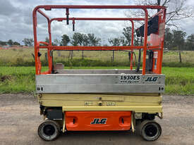 JLG 1930ES Scissor Lift Access & Height Safety - picture0' - Click to enlarge